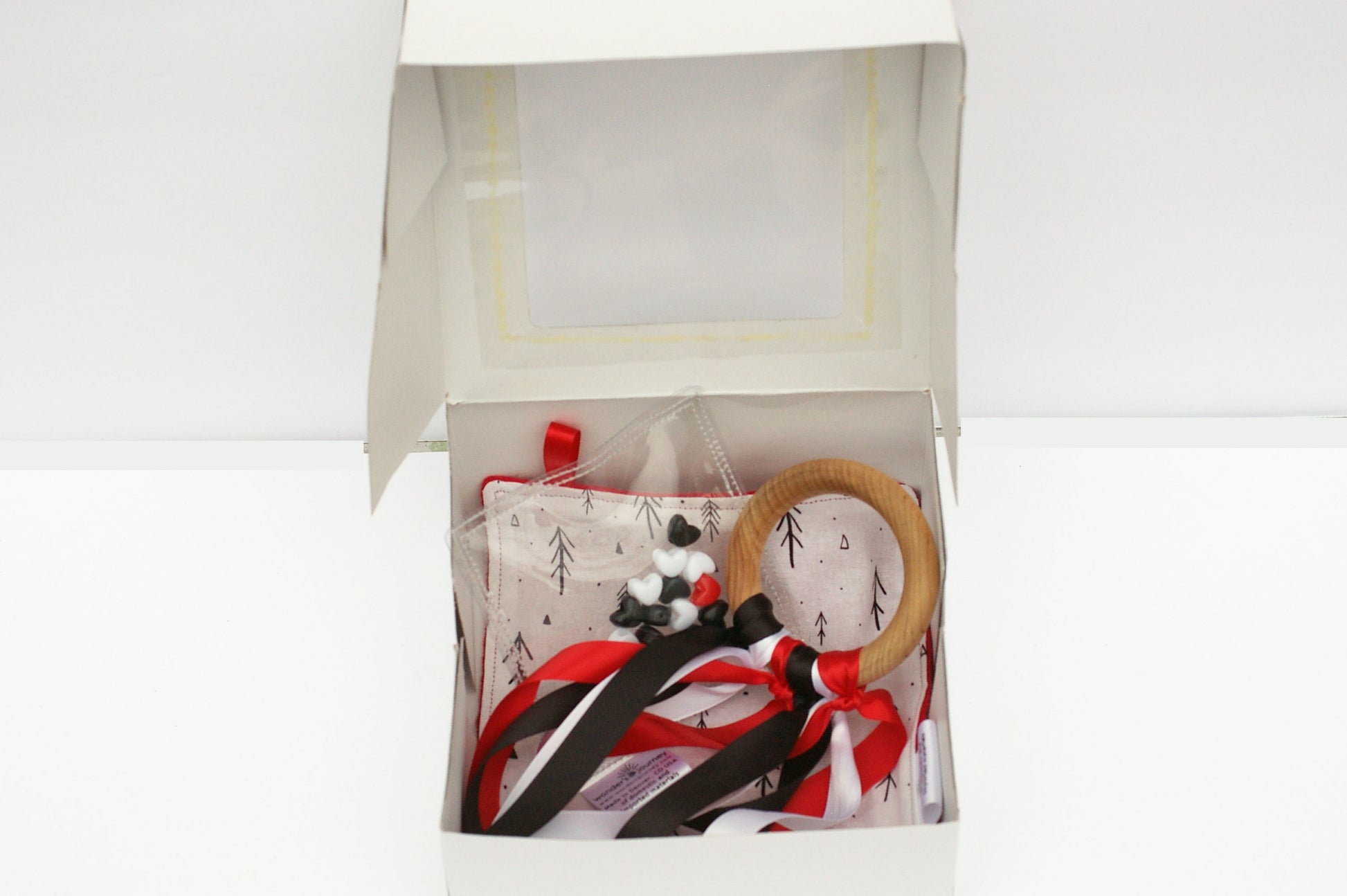 High contrast black and white baby gift set - Wonder's Journey