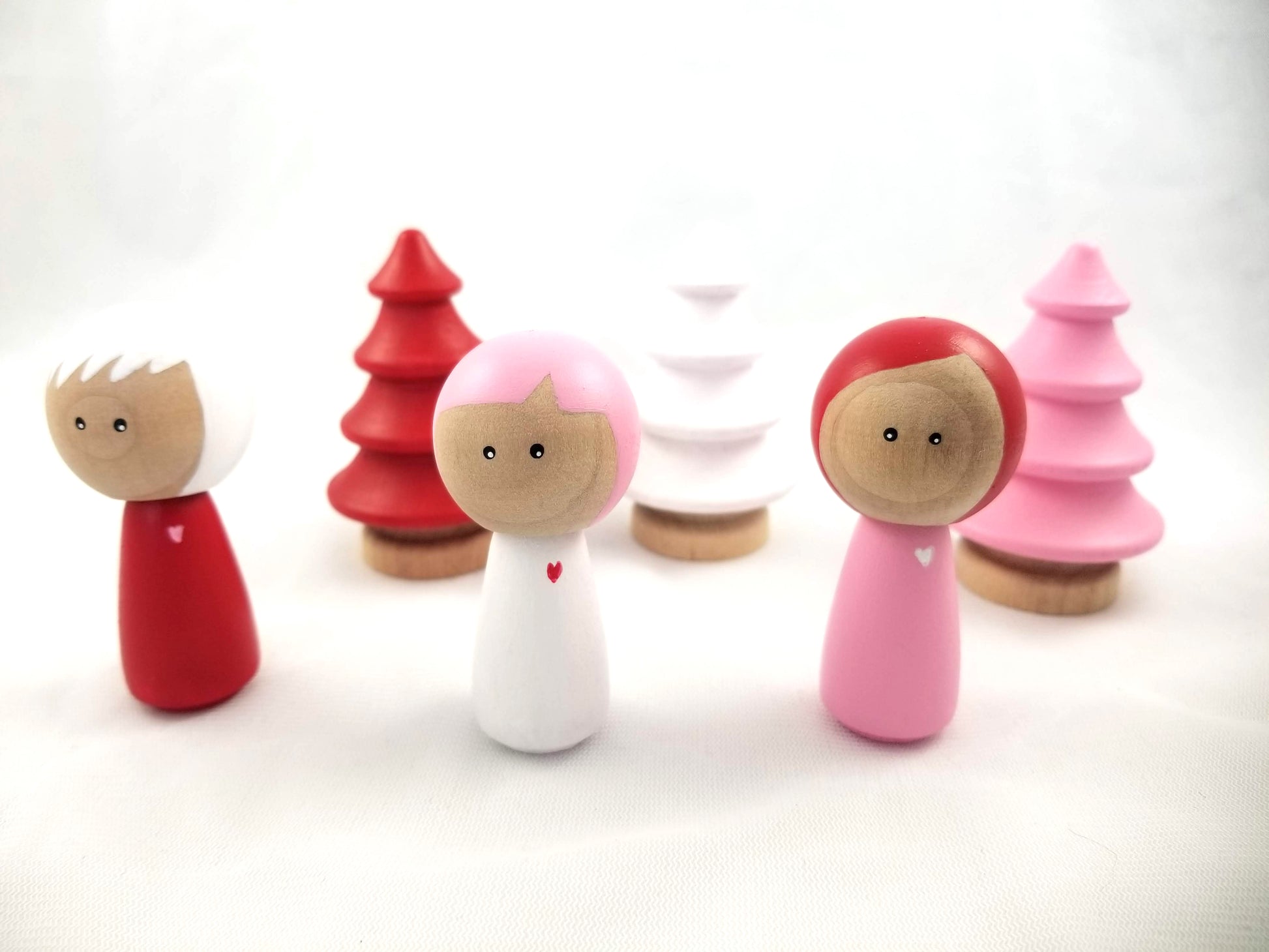 Valentine's Day peg doll and tree set - Wonder's Journey